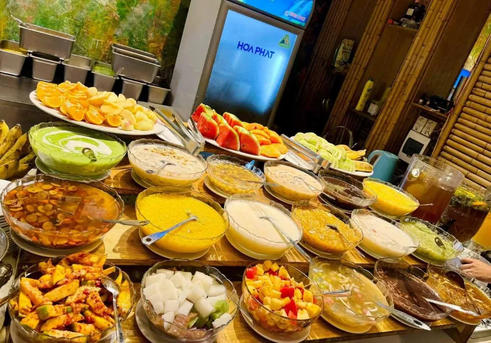 80f853b8-buffet-chay-huong-thien-07 Sự phong phú của các món ăn tại quầy buffet luôn được làm đầy liên tục