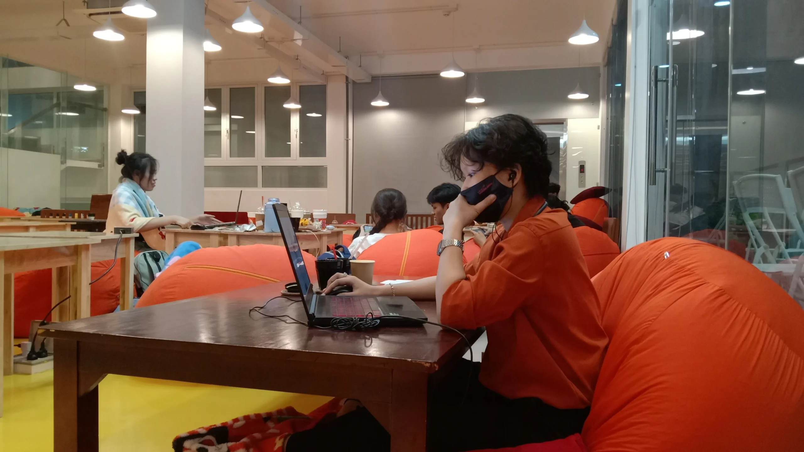 Toha Coffee Vũ Thạnh: Địa Điểm Lý Tưởng Để Thức Đêm Chạy Deadline Toha Coffee Vũ Thạnh: Địa Điểm Lý Tưởng Để Thức Đêm Chạy Deadline