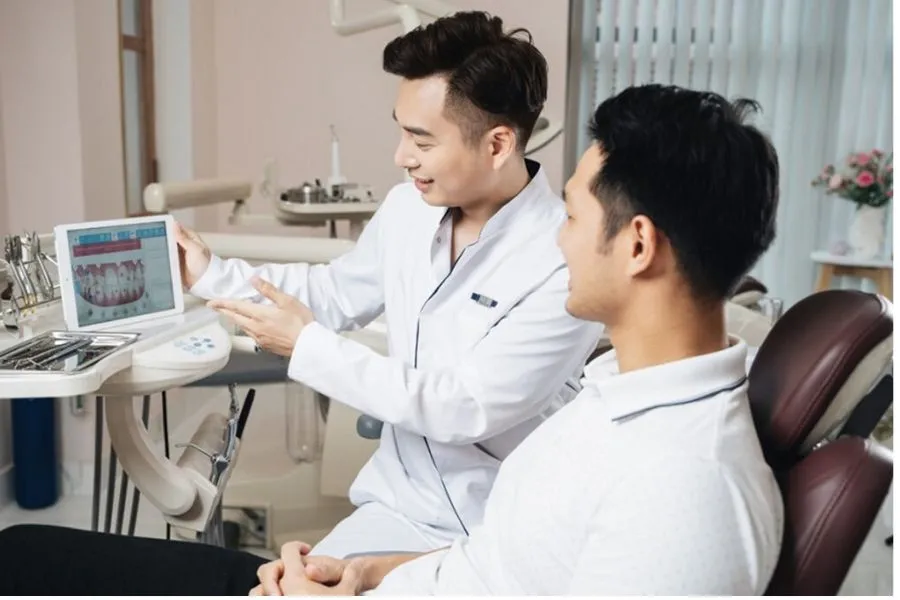 Các bác sĩ chuyên khoa tại Nha khoa Paris luôn tận tâm tư vấn phác đồ cá nhân hóa cho từng khách hàng