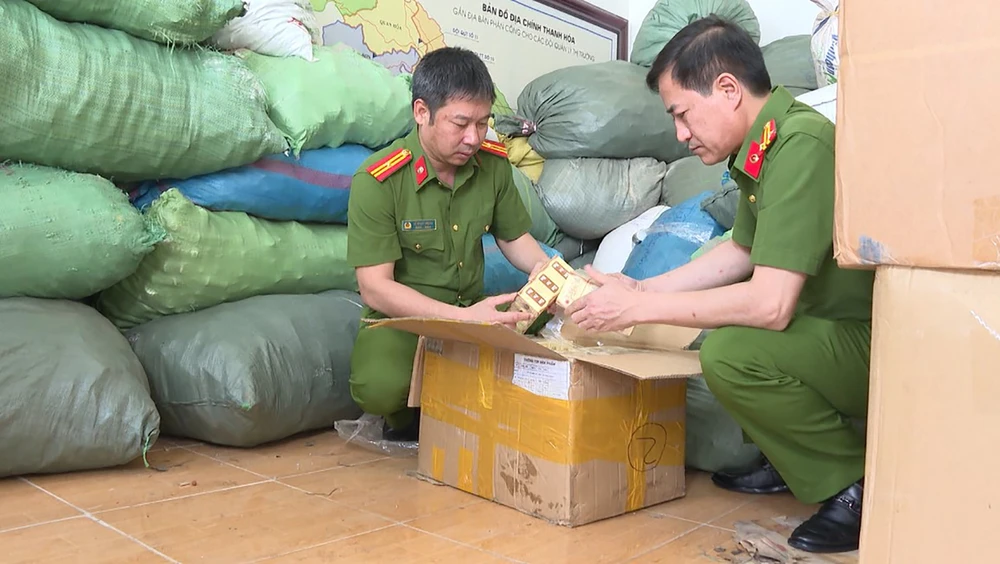Luôn kiểm tra kỹ hạn sử dụng và bao bì thuốc trước khi thanh toán vào ban đêm