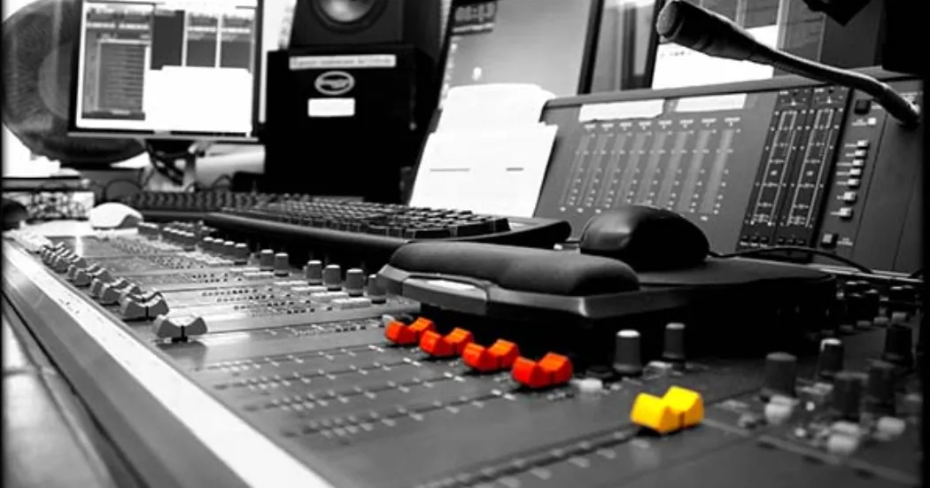 cong-nghe-mixer-analog-va-digital-truong-thanh-audio-210724-6 Quy trình hậu kỳ đòi hỏi sự tỉ mỉ và tư duy âm nhạc sắc bén