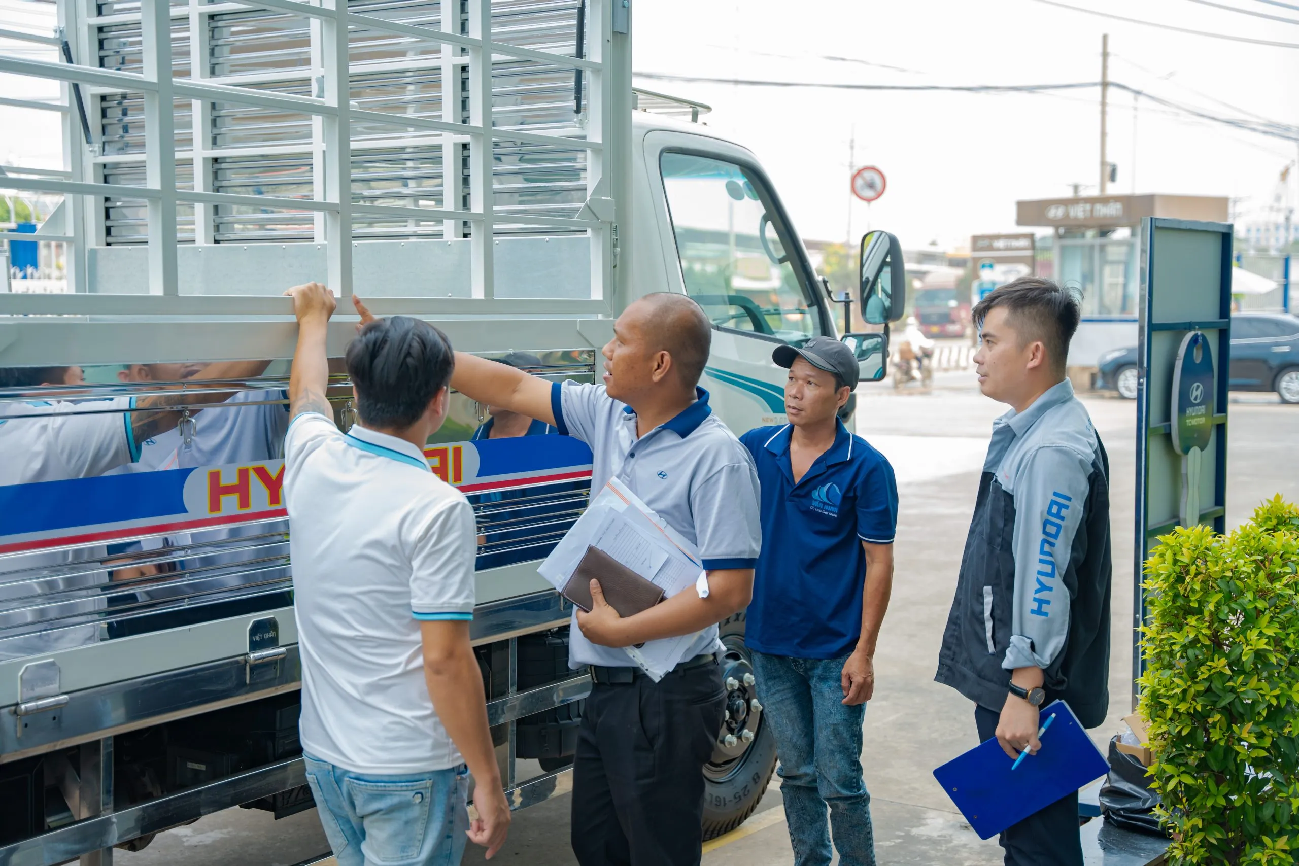 Dịch vụ giao xe và hướng dẫn sử dụng tận nhà mang lại sự tiện lợi tối đa cho khách hàng