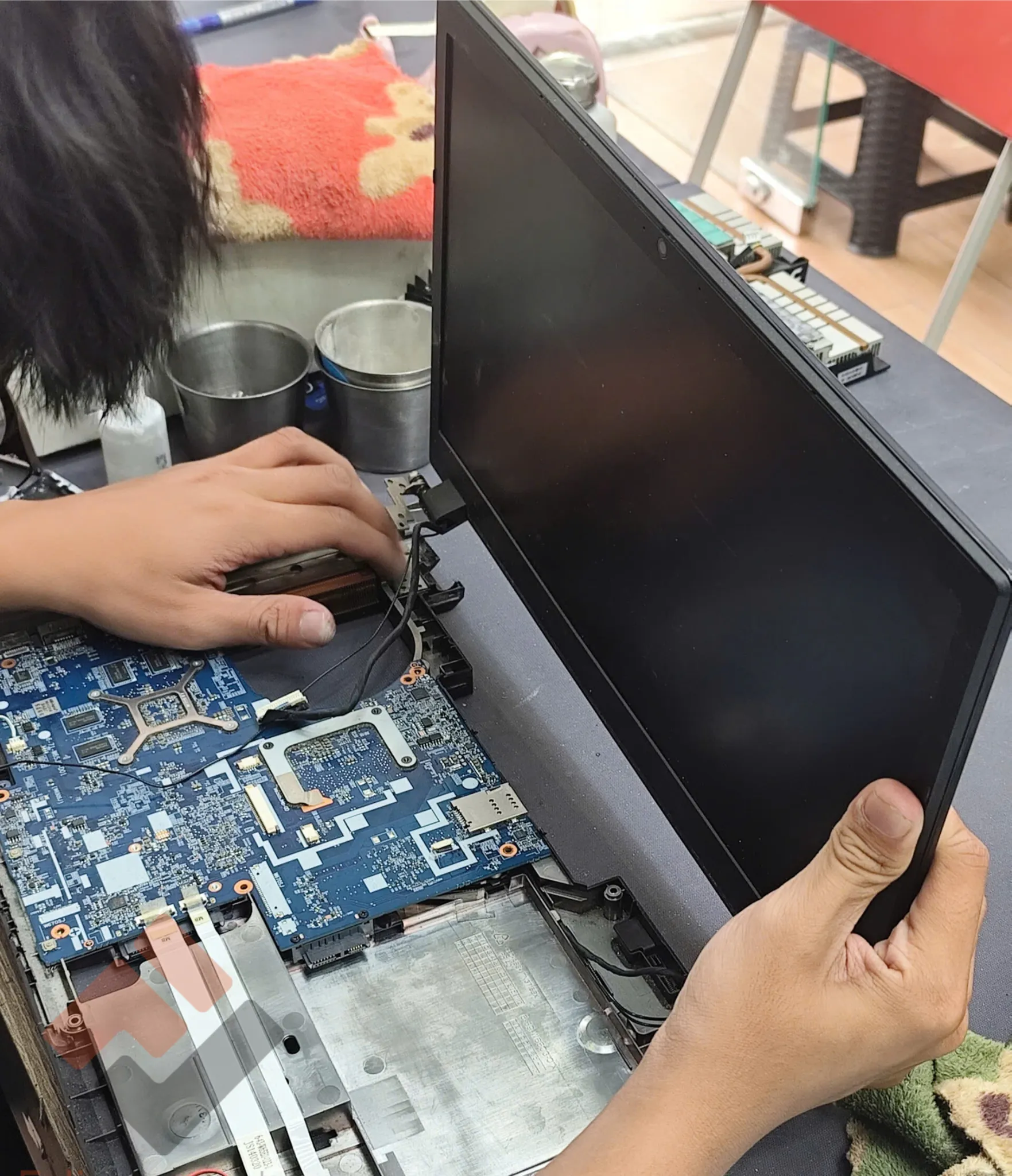 felix Quy trình sửa chữa minh bạch giúp khách hàng hoàn toàn yên tâm về linh kiện bên trong máy