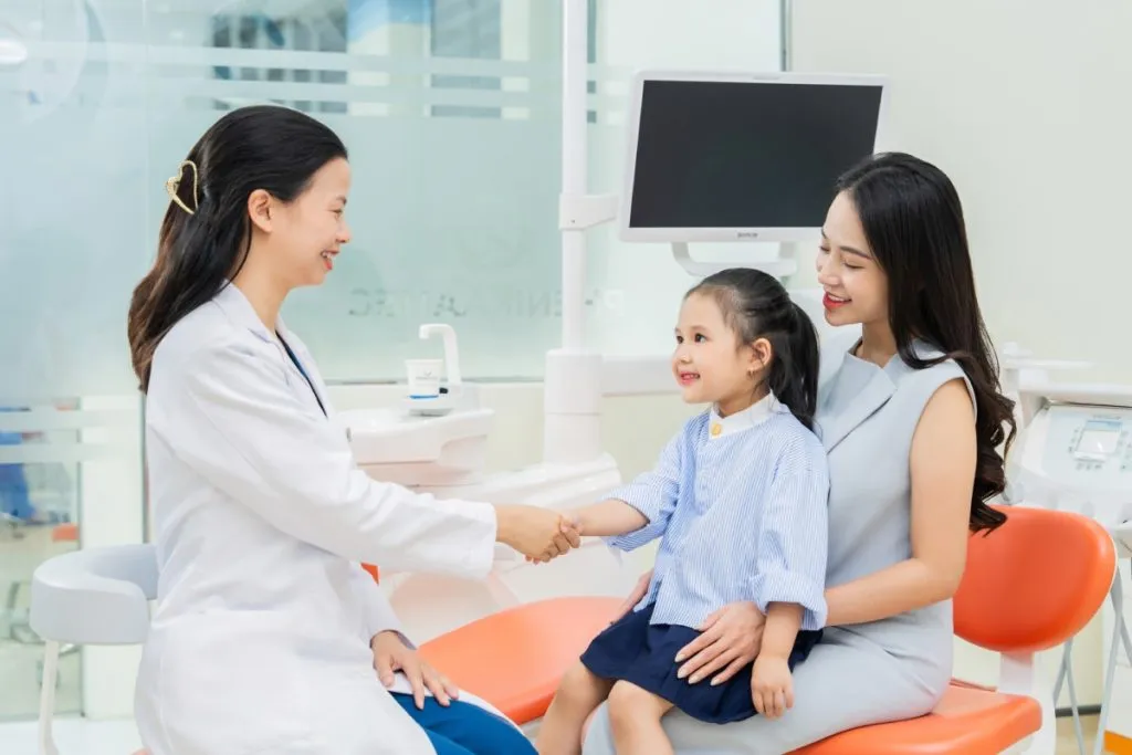 Nha Khoa Trẻ Em Đống Đa Bác Sĩ Tâm Lý Giúp Bé Vượt Qua Nỗi Sợ Nha Khoa Trẻ Em Đống Đa Bác Sĩ Tâm Lý Giúp Bé Vượt Qua Nỗi Sợ