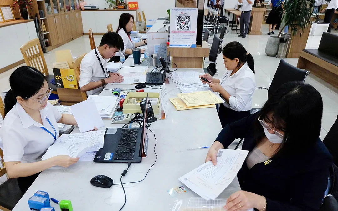 hinhsssss-1749781548854776637935-17497824287001395442272 Quy trình nộp hồ sơ trực tiếp đòi hỏi sự chuẩn bị kỹ lưỡng về giấy tờ