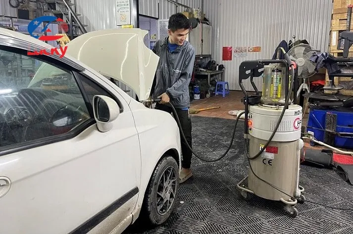 Các cửa hàng chuyên doanh thường trang bị máy móc hiện đại để đảm bảo quy trình thay dầu sạch sẽ nhất