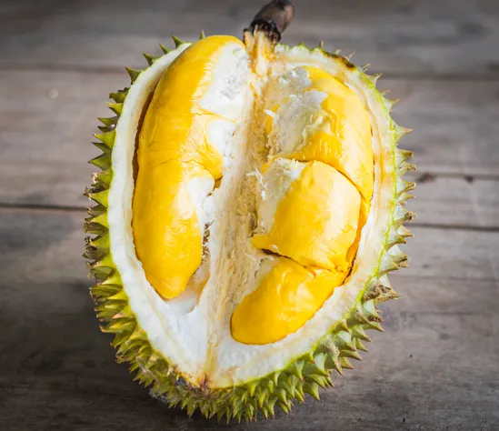 Những múi sầu riêng tươi ngon là nguyên liệu quan trọng nhất tạo nên sức hút của món chè