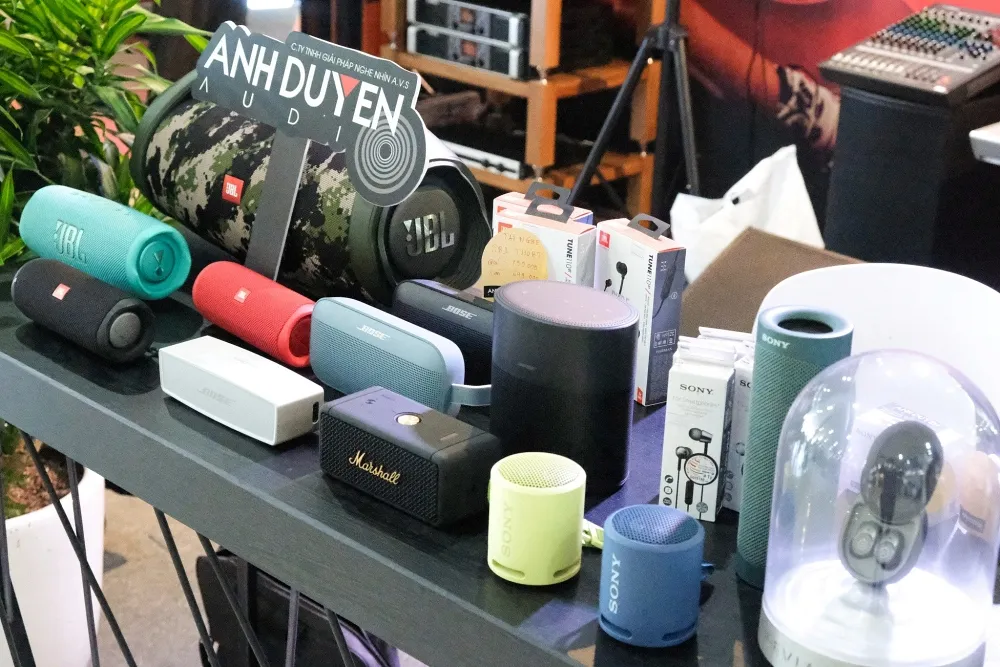 Sự đa dạng về mẫu mã và thương hiệu mang đến nhiều lựa chọn cho người tiêu dùng