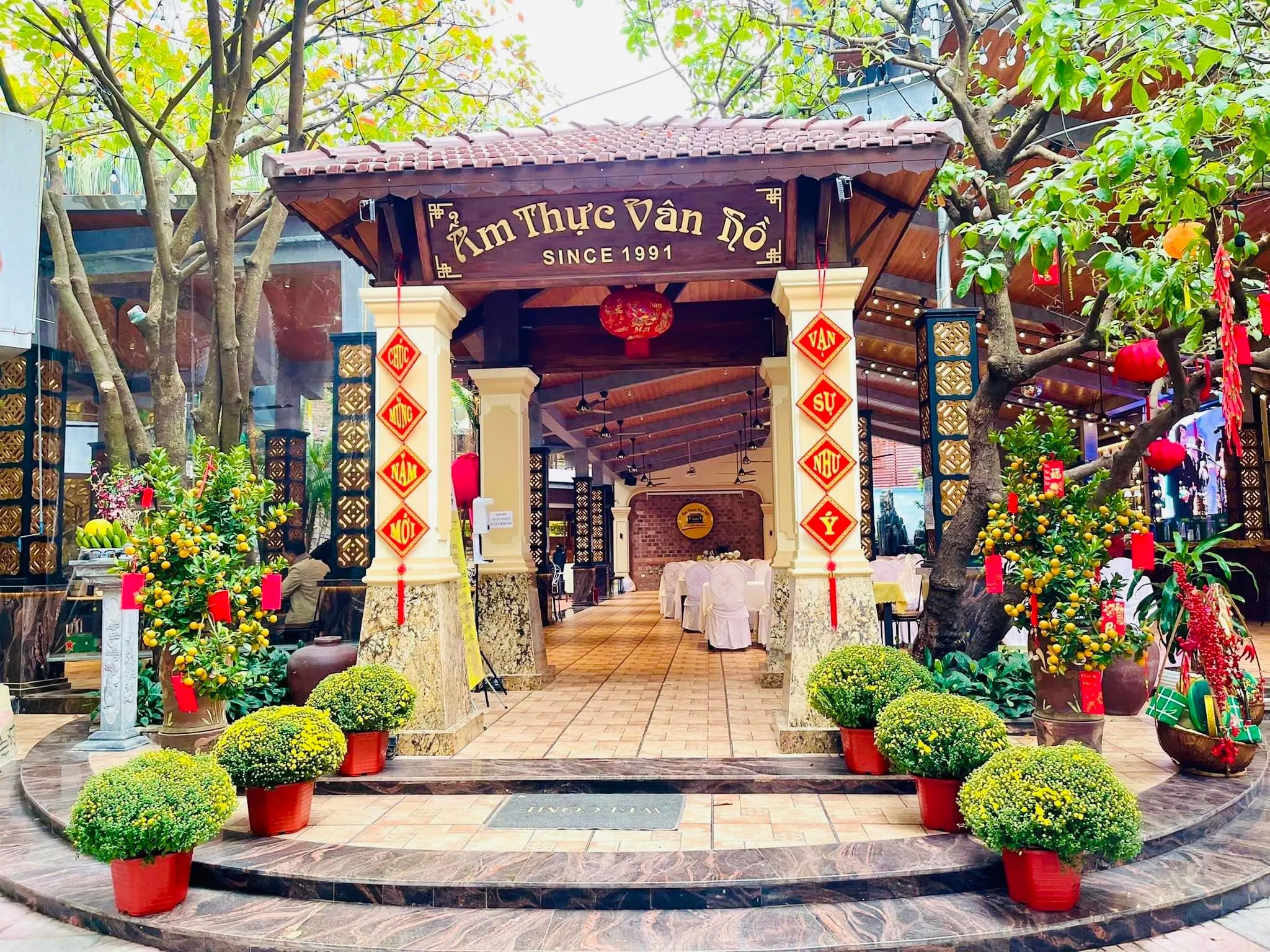 Hệ thống bãi đỗ xe là yếu tố quan trọng khi lựa chọn nhà hàng tiệc cưới tại quận Đống Đa