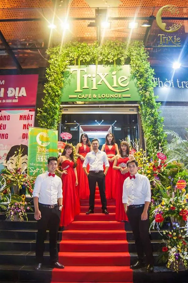 nhan-vien-quan-cafe-trai-xinh-gai-dep-trixie Đội ngũ nhân viên tận tâm mang lại sự hài lòng tối đa cho thực khách