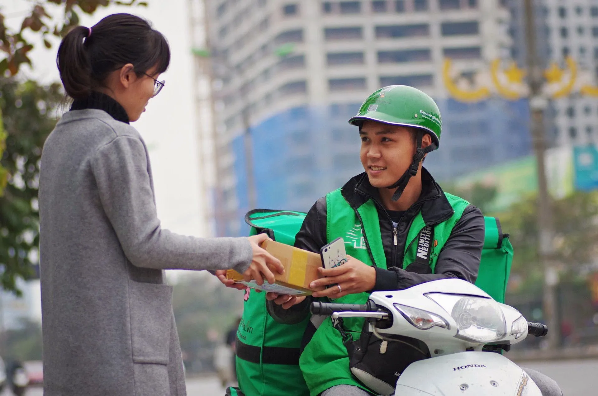 Dịch vụ giao hàng nhanh chóng và uy tín tại khu vực quận Đống Đa