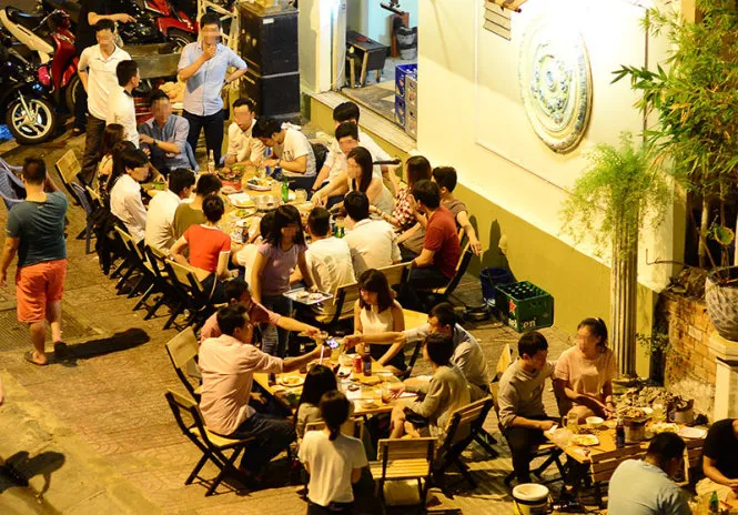 nhau-nhet-1442790217 Sự thuận tiện về vị trí khiến Đống Đa trở thành điểm hẹn lý tưởng cho các buổi tụ họp bạn bè