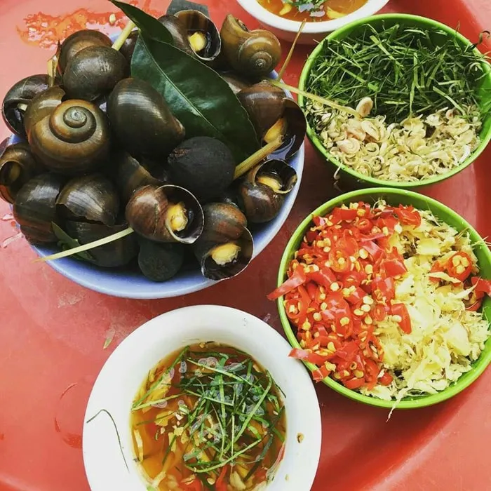 nhipsonghanoi-hanoimoi-com_-vn-uploads-images-thuhang-2019-11-20-_1a Món ốc luộc truyền thống với nước chấm đậm đà là đặc sản không thể bỏ qua