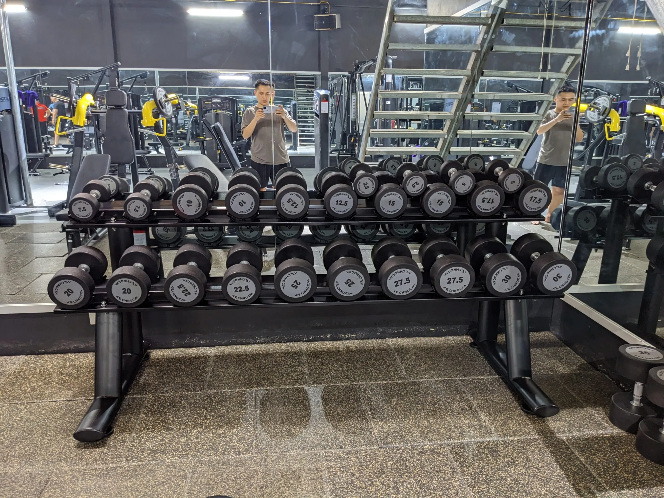 Tuân thủ quy định sử dụng trang thiết bị giúp duy trì môi trường tập luyện văn minh