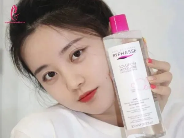 Trải nghiệm trực tiếp giúp bạn chọn đúng loại nước tẩy trang cho làn da