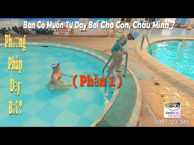 sddefault-47 Sự hướng dẫn tận tình của thầy giáo giúp bé tự tin hơn dưới nước