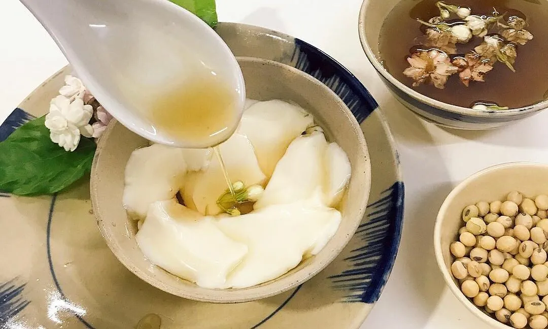 tao-pho-nuoc-duong-hoa-nhai-1 Tào phớ nước đường hoa nhài món quà vặt giải nhiệt trứ danh tại chợ