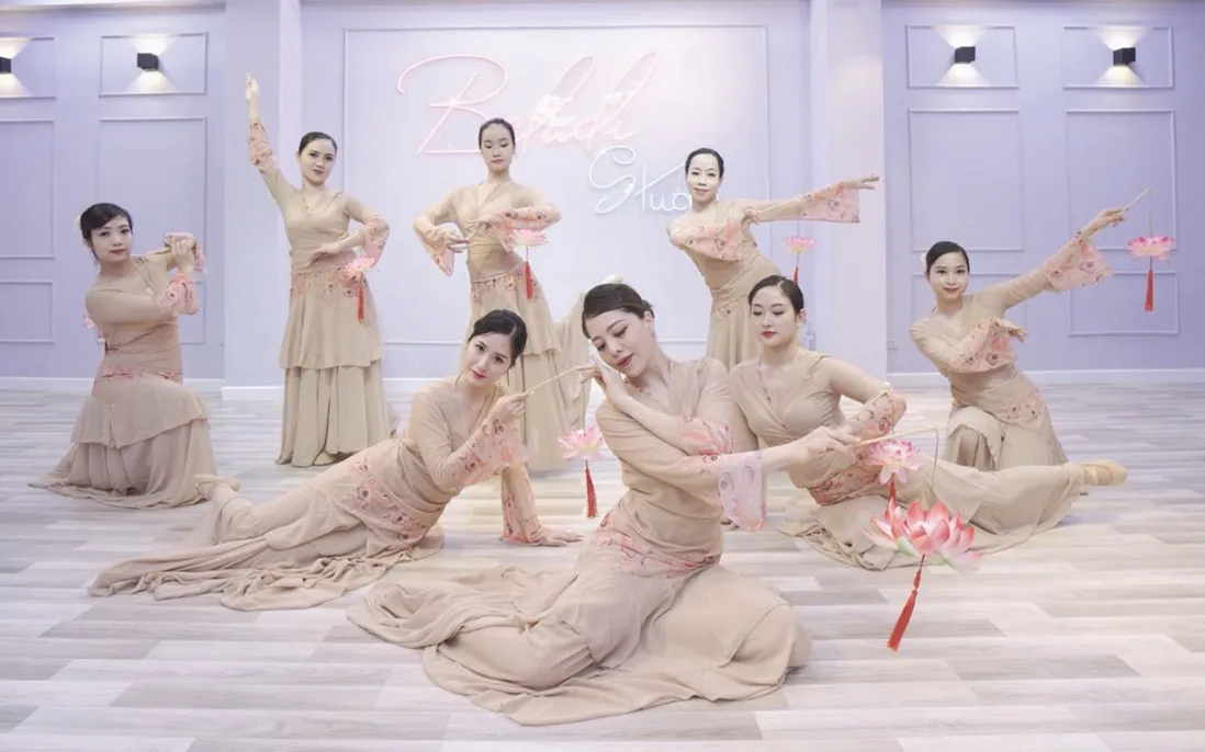 uyen-1637466136726510477466-0-70-1102-1833-crop-16374676716511724026867 Đội ngũ giảng viên giàu kinh nghiệm là yếu tố then chốt tạo nên chất lượng đào tạo tại các CLB múa
